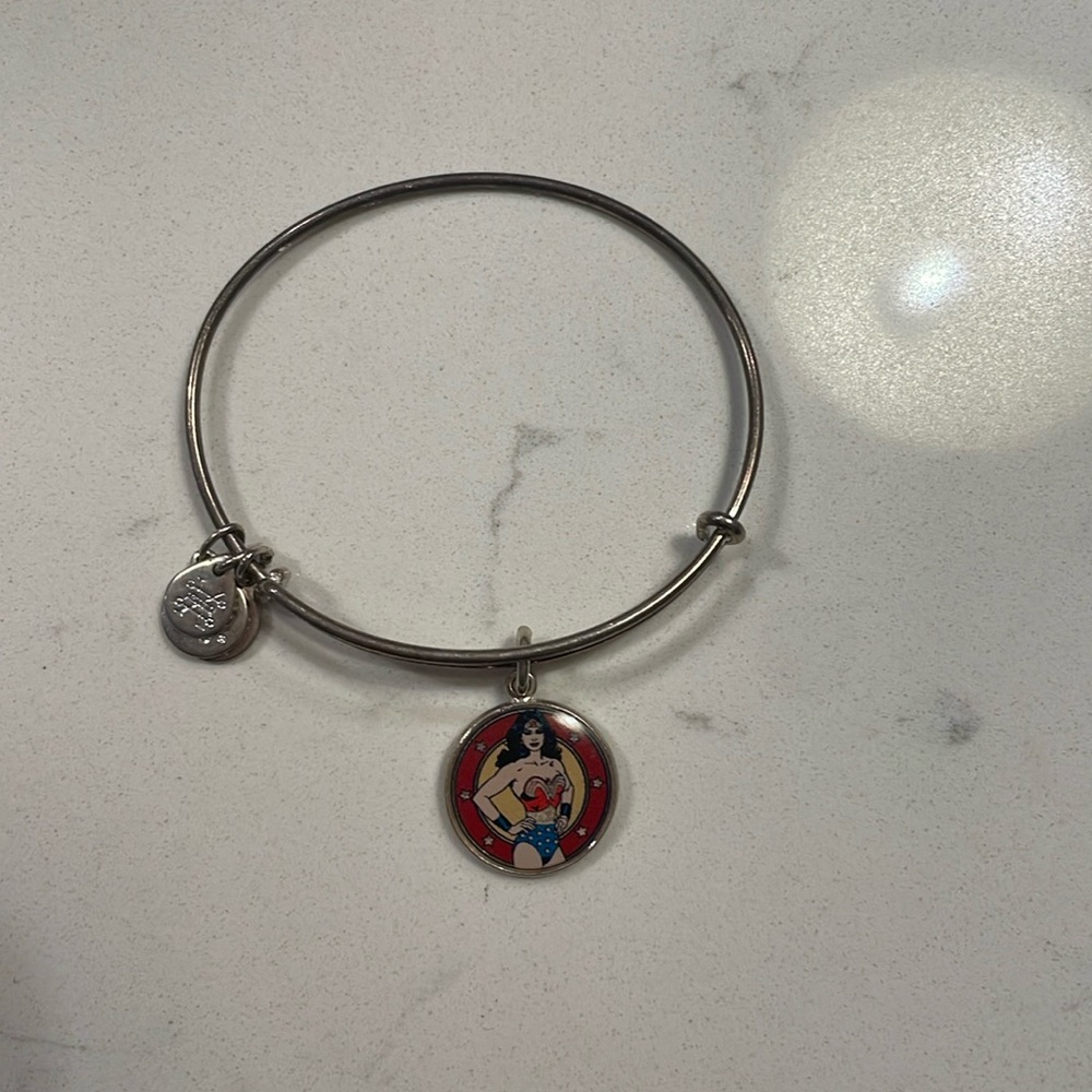 Wonder Woman Alex and Ani✨